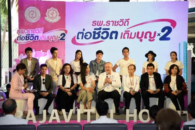 เหล่าศิลปินใจบุญตบเท้าร่วมงานอย่างคับคั่ง...