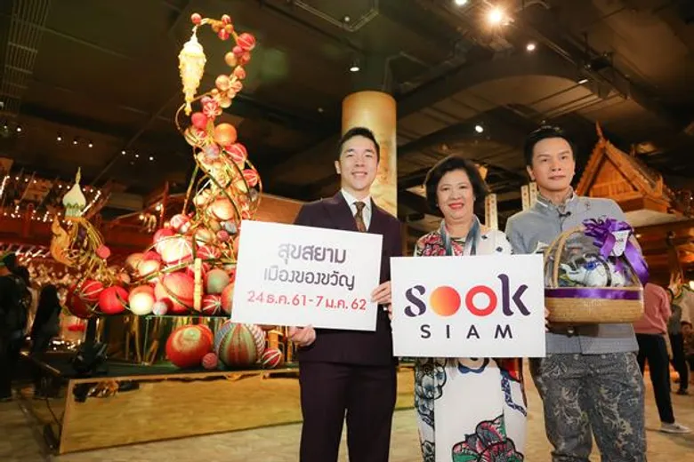 ชวนส่งความสุขแบบสยาม “ต้นคริสต์มาสลายกนก + ช้อปปิ้งของขวัญแบบไทย” ณ สุขสยาม ไอคอนสยาม
