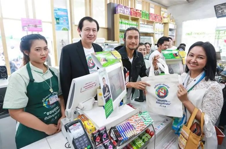 ทะลุ 10 ล้านบาทแล้วยอดบริจาคจากการลดใช้ถุงพลาสติกในร้านเซเว่นฯ “ลดวันละถุง คุณทำได้” เปลี่ยนถุงเป็นเงินบริจาคให้ รพ.ศิริราชซื้ออุปกรณ์การแพทย์