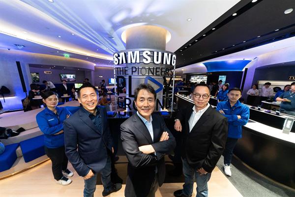 ซัมซุงจัดเซอร์ไพร์สส่งท้ายปี เปิดตัว “ซัมซุง เอ็กซ์พีเรียนซ์ สโตร์ ลาร์จ” แฟลกชิปสโตร์แห่งแรกของไทย พร้อมให้บริการแล้ววันนี้ ณ ชั้น 4 ศูนย์การค้าเซ็นทรัลเวิร์ล