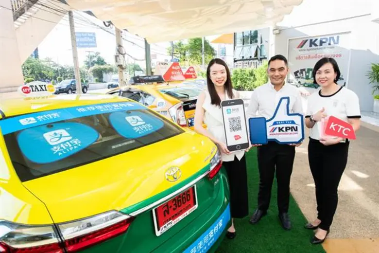 นางสาวเนาวรัตน์ กีรติเกษมสุข ผู้จัดการอาว...