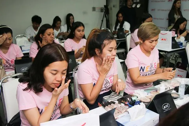 บริษัท เอ็กเซลทิสฯ ร่วมกับ เพจผู้หญิงไม่ยอมแพ้ จัดกิจกรรรม “Be a Better You! เปลี่ยนคุณเป็นคนใหม่รับปี 2019” ชวนสาวๆ ร่วมประกวดแต่งหน้า Before & After ใครสวยเลิศ ได้โหวตมากสุดเป็นผู้ชนะ