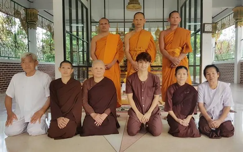“บิว พงค์พิพัฒน์” ตัวพ่อสายบุญถือฤกษ์ดีปี “หมูทอง” เข้าวัดเติมพลังชีวิต