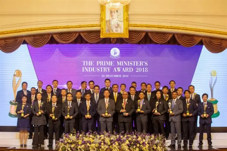 พลเอกประยุทธ์ จันทร์โอชา นายกรัฐมนตรี มอบ...
