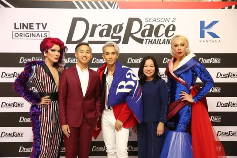 Drag Race Thailand Season 2 กลับมาเริ่ดต่อไม่รอแล้วนะ ประเดิมจอมอบความสุข สนุก สุดเฟียซ! ทุกวันศุกร์ เวลา 2 ทุ่มตรง เริ่ม 11 มกราคมนี้ บน LINE TV ที่เดียว