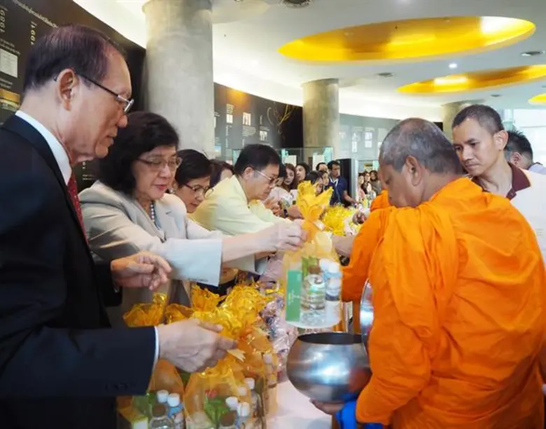 ดร.ประทีป ตั้งมติธรรม ประธานกรรมการบริหาร...