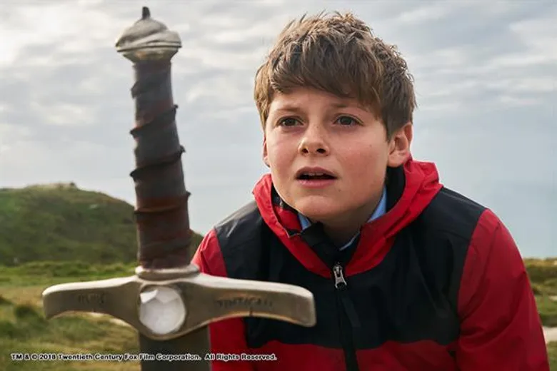 Movie Guide: พวกเขาต้องเรียนรู้หลักการใช้ดาบ ก่อนไปพิชิตศัตรู ชมคลิปล่าสุดจาก "The Kid Who Would Be King"