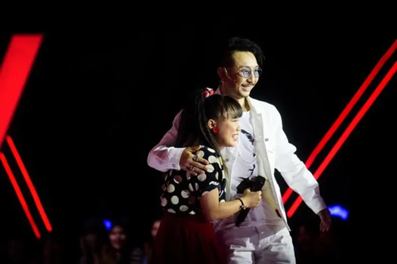 ลูกทุ่งลำซิ่งสายเอ็นเตอร์เทน “เต๋า - ผัดไท” ลูกทีมโค้ชคิ้ม ร้องสนุก แดนซ์กระจาย จูงมือเข้ารอบแบทเทิลแพ็คคู่
