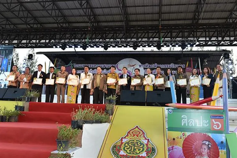 ผู้บริหาร ม.อ.ตรัง ร่วมพิธีเปิด มหกรรมความสามารถทางศิลปหัตถกรรม วิชาการและเทคโนโลยี ของนักเรียนระดับชาติ ปีการศึกษา 2561