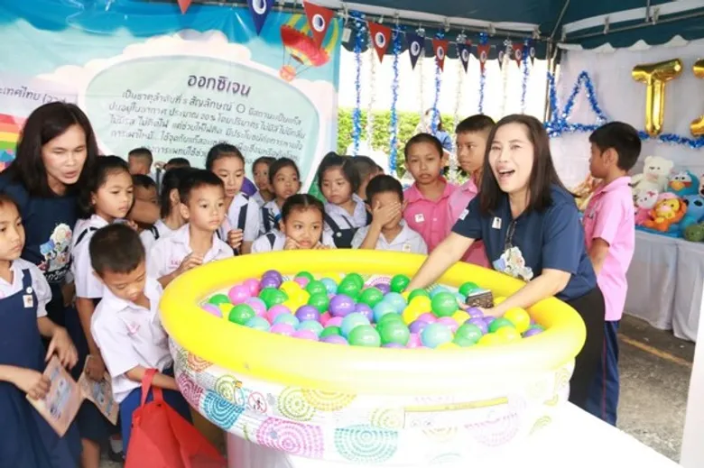 ผู้บริหารกระทรวงวิทยาศาสตร์ฯ เยี่ยมชมบูธกิจกรรม "O: Oxygen" ของ วว. เนื่องในงานถนนสายวิทย์ ต้อนรับวันเด็กแห่งชาติ ประจำปี 2562
