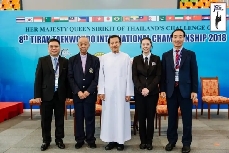 Mr. Oliver Yeh (on the left), Managing Di...