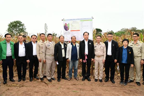 รมว.ลงพื้นที่เก็บเกี่ยวข้าวโพดหลังฤดูทำนา จ.อุตรดิตถ์