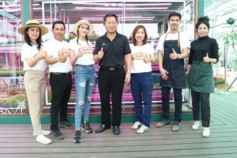 หยาดทิพย์” ขอพักยกถ่ายละคร เดินแชะชมชิลล์! ฟินสุดขั้วที่ “งานเจียไต๋แฟร์ 2018”