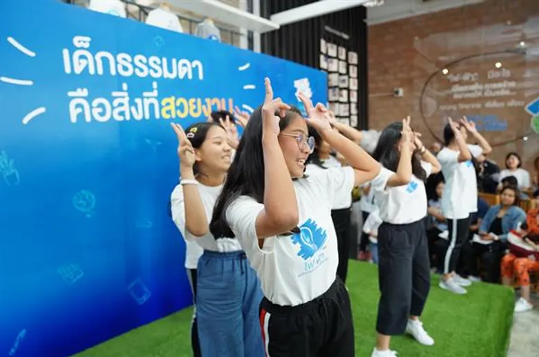 ทีเอ็มบี ชวนคุณหมอประเสริฐ ผลิตผลการพิมพ์ และคุณแม่โบว์ แวนด้า เปิดแคมเปญ “เด็กธรรมดา...คือสิ่งที่สวยงาม” กระตุ้นสังคมไทยร่วมกันเปิดพื้นที่ให้เด็กธรรมดาค้นหาศักยภาพของตัวเอง