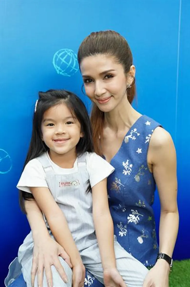ทีเอ็มบี ชวนคุณหมอประเสริฐ ผลิตผลการพิมพ์ และคุณแม่โบว์ แวนด้า เปิดแคมเปญ “เด็กธรรมดา...คือสิ่งที่สวยงาม” กระตุ้นสังคมไทยร่วมกันเปิดพื้นที่ให้เด็กธรรมดาค้นหาศักยภาพของตัวเอง