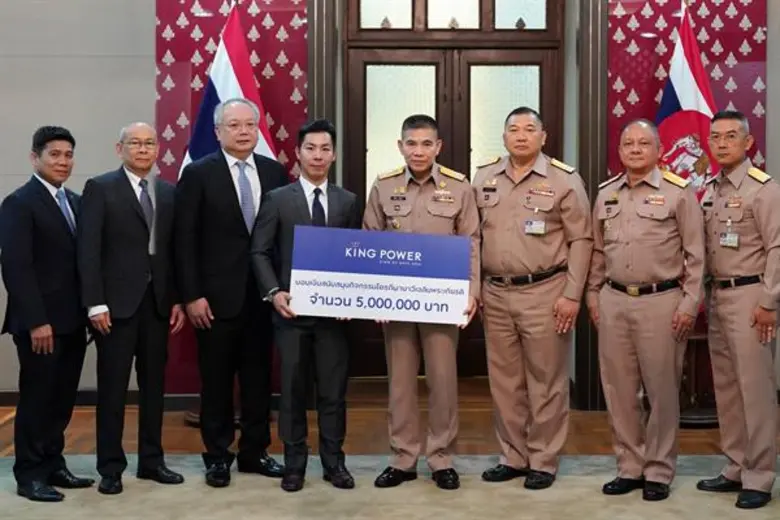 พลเรือเอก ลือชัย รุดดิษฐ์ (ที่ 4 จากขวา) ...