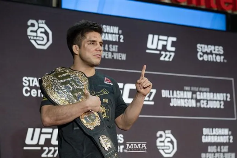 แชมป์ชนแชมป์!! ช่อง8 เปิดศักราชมวยกรง-UFC ด้วยศึกสุดระทึกระดับห้าดาว