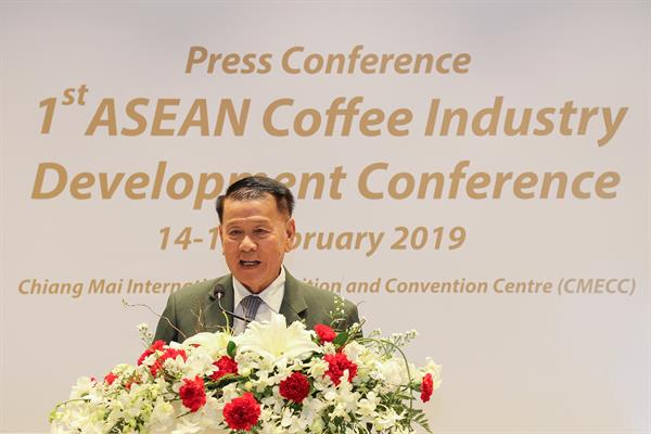เชียงใหม่ เดินหน้าผลักดันเชียงใหม่เมืองกาแฟต่อเนื่อง ล่าสุดจับมือกระทรวงเกษตรฯ ภาคเอกชนต้นน้ำ-ปลายน้ำ และผู้ผลิตกาแฟอาเซียนจัดการประชุมการพัฒนาอุตสาหกรรมกาแฟในอาเซียน ครั้งที่ 1 หวังร่วมสร้างอาเซียนเป็นแหล่งผลิตกาแฟสำคัญของโลก
