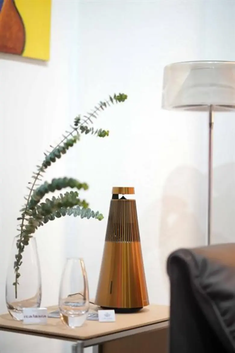 อาร์ทีบีฯ รุกจับมือ เอชดับบลิว เทรดดิ้ง เปิดตัวลำโพงรุ่นใหม่แห่งปี “BeoSound EDGE” จาก B&O โดดเด่นด้วยระบบ Active Bass Port ผสานดีไซน์ใหม่สุดหรูมีสไตล์ เพื่อสร้างประสบการณ์ใหม่ในการฟังเพลงเต็มพิกัด