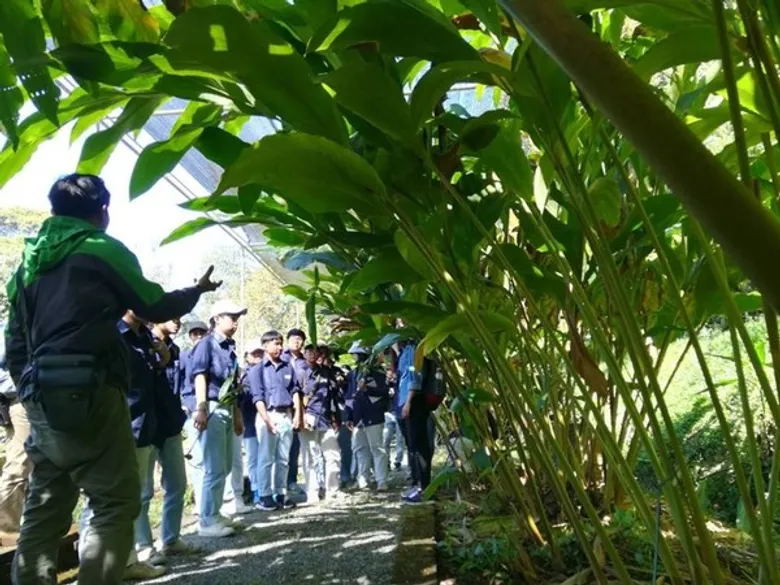 นักวิชาการ องค์การสวนพฤกษศาสตร์ บรรยายให้ความรู้แก่นักศึกษาและผู้ช่วยสอน