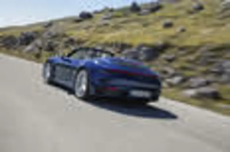 ยนตรกรรมสปอร์ตเปิดประทุนรุ่นล่าสุด – ปอร์เช่ 911 คาบริโอเลต ใหม่ (The new Porsche 911 Cabriolet)