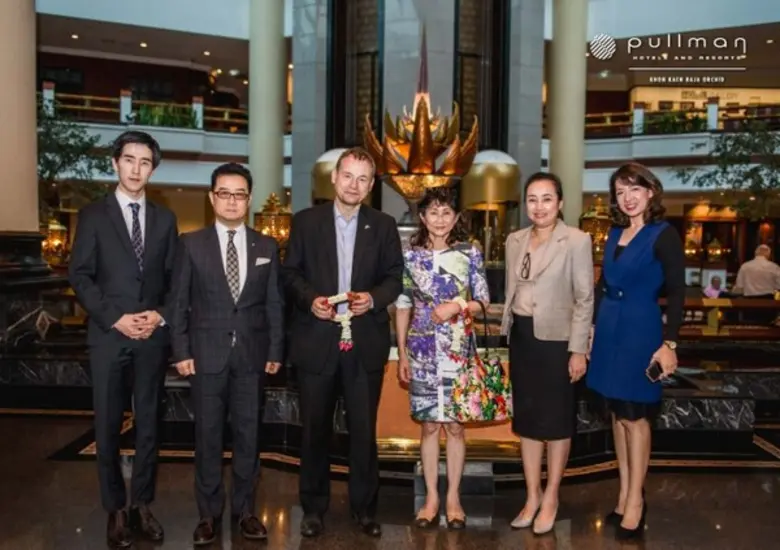 มร.แสตนลี่ย์ ชาน ผู้จัดการใหญ่ โรงแรมพูลแ...