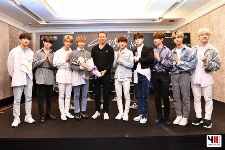 กึ้ง-โฟร์วันวันฯ แถลงข่าวส่งมอบเด็กหลงเกาหลีสู่หัวใจแฟนคลับไทย  ก่อนพบกันใน “สเตรย์คิดส์ อันเวล ทัวร์ 'ไอ แอม ...’ อิน แบงคอก” พรุ่งนี้ (ส.19 ม.ค.) ที่ธันเดอร์โดม เมืองทองธานี
