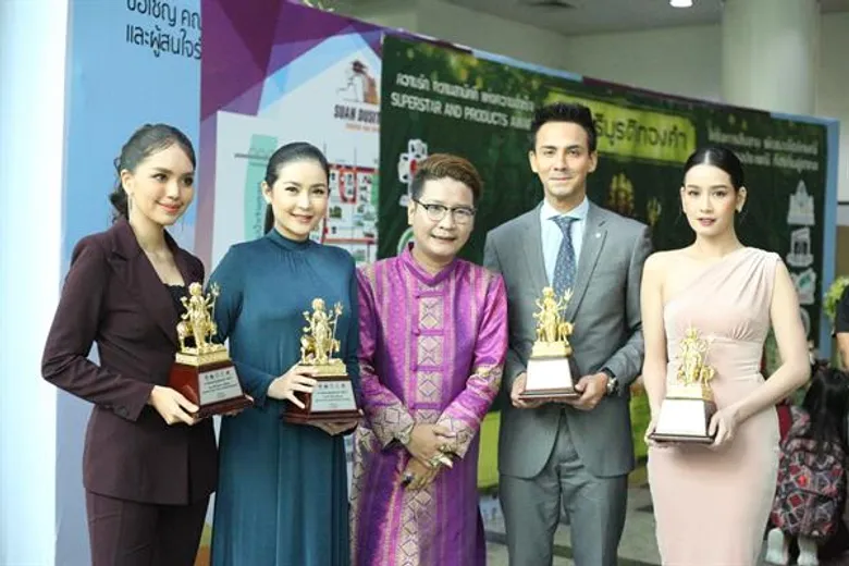 หม่อมน้อย-ม.ล.พันธุ์เทวนพ นำทีมศิลปินดารา เข้ารับรางวัล “พระตรีมูรติทองคำ” ครั้งที่ 1