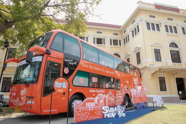 “Siam Hop” Smart City Sightseeing busรอบเกาะรัตนโกสินทร์ จับมือ Ali Pay ร่วมเป็นพาร์ทเนอร์ทางธุรกิจ หวังรุกตลาดนักท่องเที่ยวรุ่นใหม่ โดยเฉพาะนักท่องเที่ยวจากจีน ชูจุดเด่นเส้นทางครอบคลุมแหล่งท่องเที่ยวมากที่สุด
