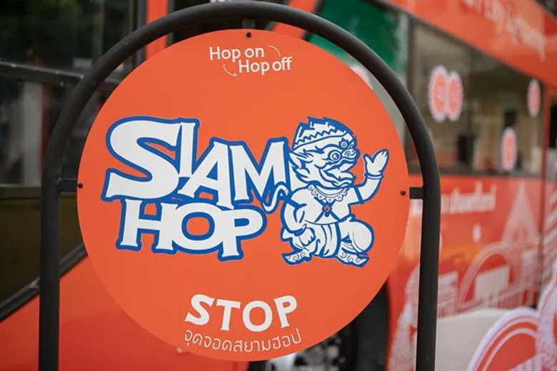 “Siam Hop” Smart City Sightseeing busรอบเกาะรัตนโกสินทร์ จับมือ Ali Pay ร่วมเป็นพาร์ทเนอร์ทางธุรกิจ หวังรุกตลาดนักท่องเที่ยวรุ่นใหม่ โดยเฉพาะนักท่องเที่ยวจากจีน ชูจุดเด่นเส้นทางครอบคลุมแหล่งท่องเที่ยวมากที่สุด