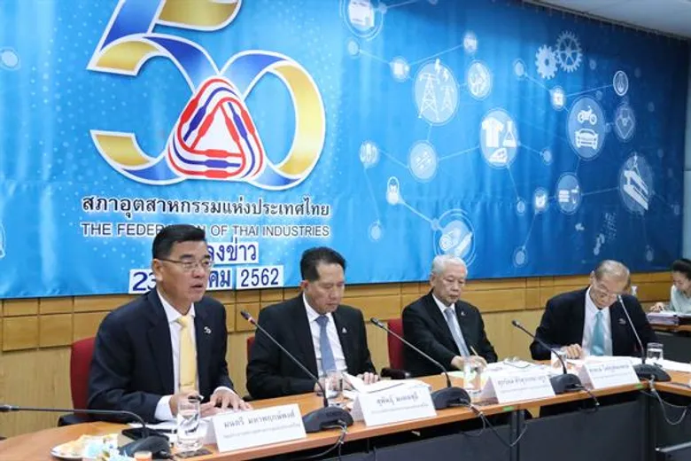 ดัชนีความเชื่อมั่นฯ ธันวาคมปรับตัวลดลง เหตุกังวลการขึ้นดอกเบี้ยและเศรษฐกิจจีนชะลอตัว ขณะที่อาหาร แฟชั่น ยานยนต์ ยอดขายพุ่ง