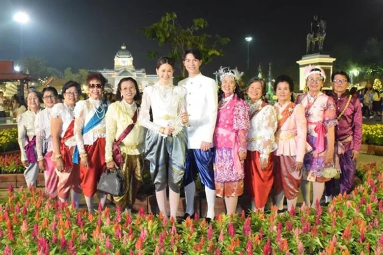 ประมวลภาพความประทับใจ ศิลปินแกรมมี่ ร่วมงาน "อุ่นไอรักคลายความหนาว สายน้ำแห่งรัตนโกสินทร์”