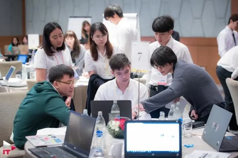 นักศึกษา 40 คนร่วมชิงชัยในการประกวดแผนธุรกิจ “IT One Experience” ครั้งที่ 8 จัดโดย ไอทีวัน ทีมนักศึกษาหัวกะทิร่วมประกวดแผนธุรกิจ IT One Experience ชิงเงินรางวัลมากกว่า 150,000 บาท