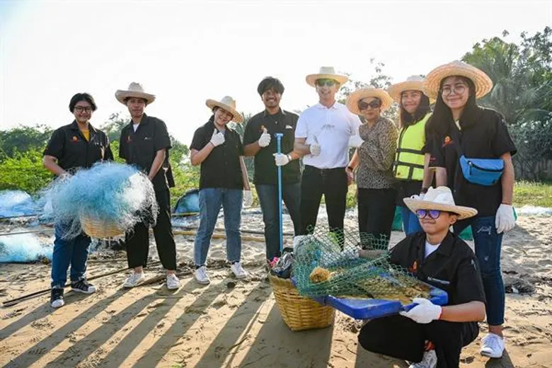 นักศึกษาร่วมใจสานต่อการพัฒนาอย่างยั่งยืนกับนิสสัน ในโครงการ “แค่ใจก็เพียงพอ” ชุมชนปากน้ำปราณเรียนรู้วิธีการสร้างสรรค์สิ่งของเหลือให้กลายเป็นผลิตภัณฑ์ที่สามารถขายได้