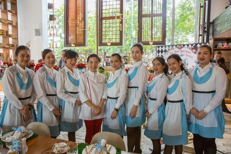 ท่องไปในแดนมหัศจรรย์และสนุกสนานไปกับงานเลี้ยงปาร์ตี้น้ำชายามบ่าย ของแมดแฮทเทอร์ที่ 137 พิลลาร์ส กรุงเทพฯ
