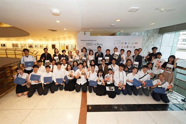 โซนี่ไทย จับมือศูนย์อบรมถ่ายภาพสามกรุง เปิดนิทรรศการภาพถ่าย 3Krung x Sony Alpha University Camp โชว์ผลงานภาพถ่ายจากฝีมือนิสิตนักศึกษารุ่นใหม่ หวังสร้างเวทีต้นแบบสร้างแรงบันดาลใจสู่นักถ่ายภาพต่อไป