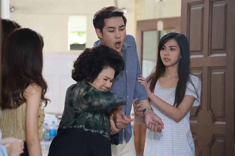 “แอมป์-พีพี” ประกบคู่อีกครั้ง ในละครดราม่ารสแซบ “สะใภ้นางรำ” ขยายเวลาความสนุกทุกเย็นวันจันทร์-เสาร์ เริ่ม 2 ก.พ.นี้