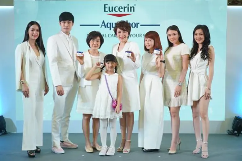 ภญ.วราพร ลิขิตจรรยากุล (ที่ 5 จากซ้าย) ผู...