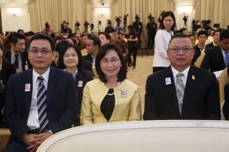 นายกรัฐมนตรีพบเกษตรกร วิสาหกิจชุมชนรายย่อ...