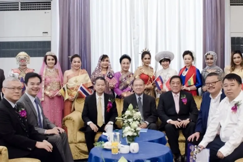 ให้การต้อนรับ