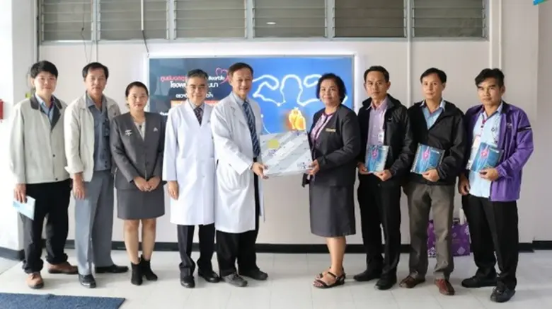 นพ.ดุสิต ศรีสกุล ผู้อำนวยการ และ นพ.ธีระย...