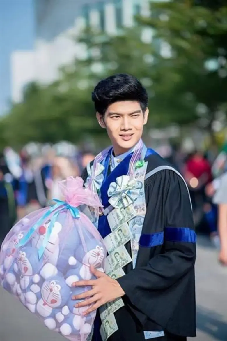 กำลังมาแรงแซงทางโค้งทีเดียว สำหรับนักแสดง...