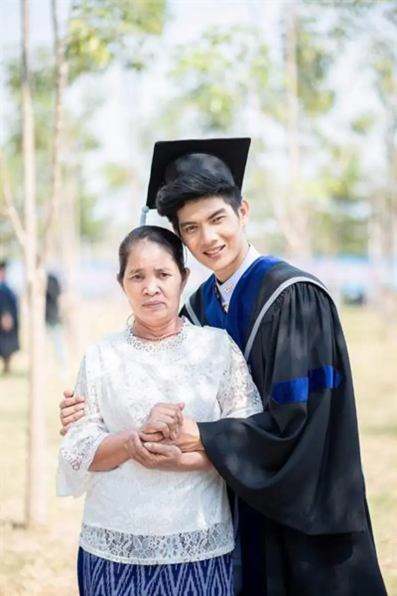 บอล ติณณภัทร์ ปลื้มสุดพลัง!!! แฟนคลับแน่น พิธีซ้อมรับป.ตรีที่ม.ปทุมธานี