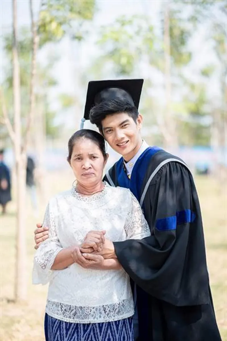 บอล ติณณภัทร์ ปลื้มสุดพลัง!!! แฟนคลับแน่น พิธีซ้อมรับป.ตรีที่ม.ปทุมธานี