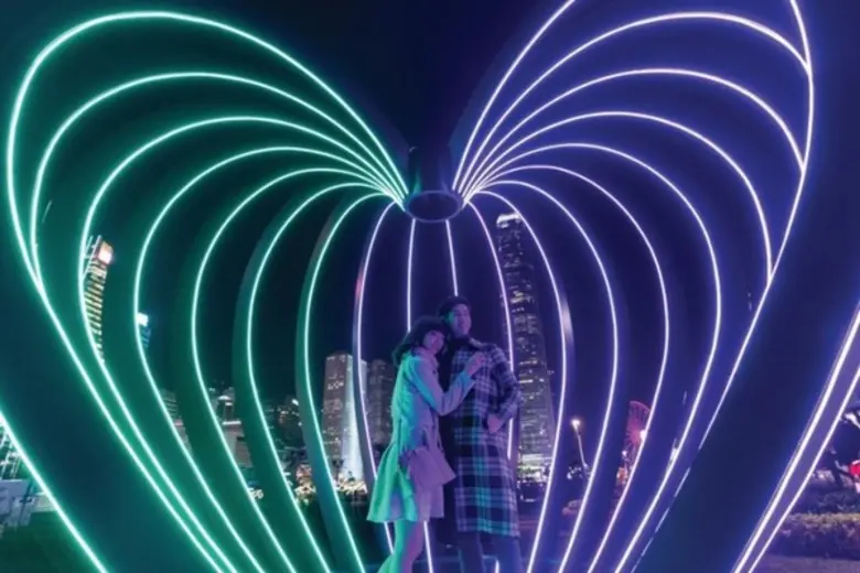 ชวนคนรู้ใจไปเดินดูไฟสวยๆ ที่งาน International Light Art Display ฮ่องกง ต้อนรับเดือนแห่งความรัก