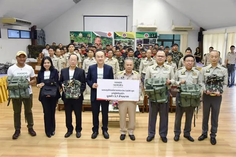 โครงการ “HANDS FOR HEROES รวมมือเรา เพื่อคนเฝ้าป่า” มูลนิธิเอสซีจี เป็นตัวแทนผู้สนับสนุนมอบอุปกรณ์ลาดตระเวน แก่ผู้พิทักษ์ป่าทั่วประเทศ