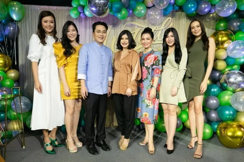 แพทย์หญิง อัญชลี อมรรุ่งมีธรรม(คนที่ 4 จา...