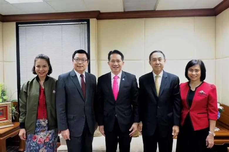 นายพิศิษฐ์ เสรีวิวัฒนา (ที่ 2 จากขวา) กรร...