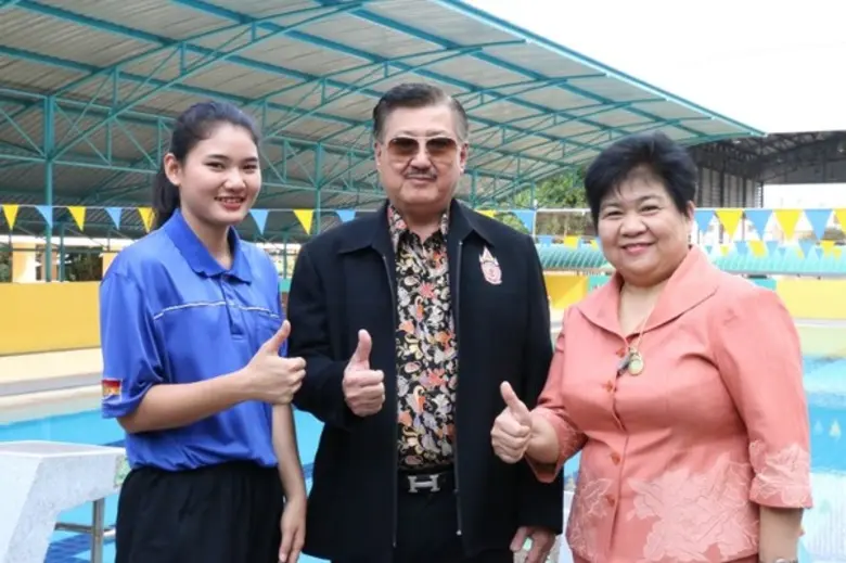 นายสมนึก ธนเดชากุล นายกเทศมนตรีนครนนทบุรี...