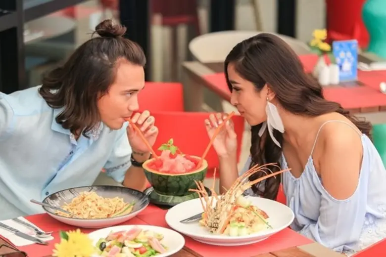 วาเลนไทน์ดินเนอร์ เคล้าเสียงคลื่นสุดโรแมนติก ที่โรงแรมโนเครือกะตะกรุ๊ป	